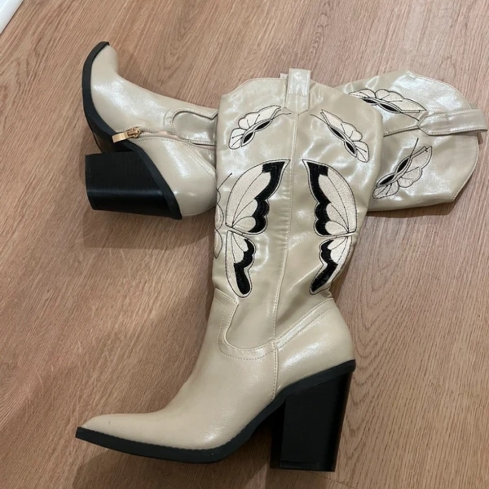 Boots Cream and Black Butterfly Heeled Boots - Picture 4 of 5